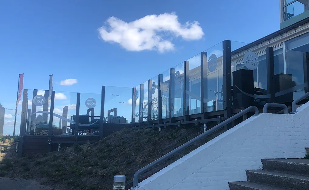 Raambelettering Terras